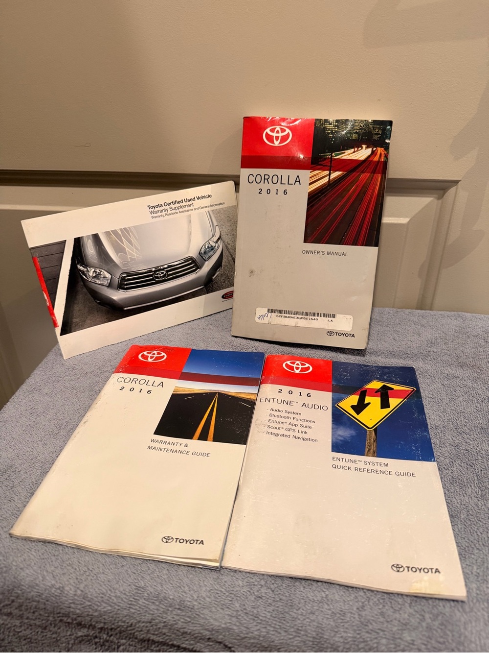 Toyota Corolla 2016 Owner's Manual & Entune Audio Guides - White